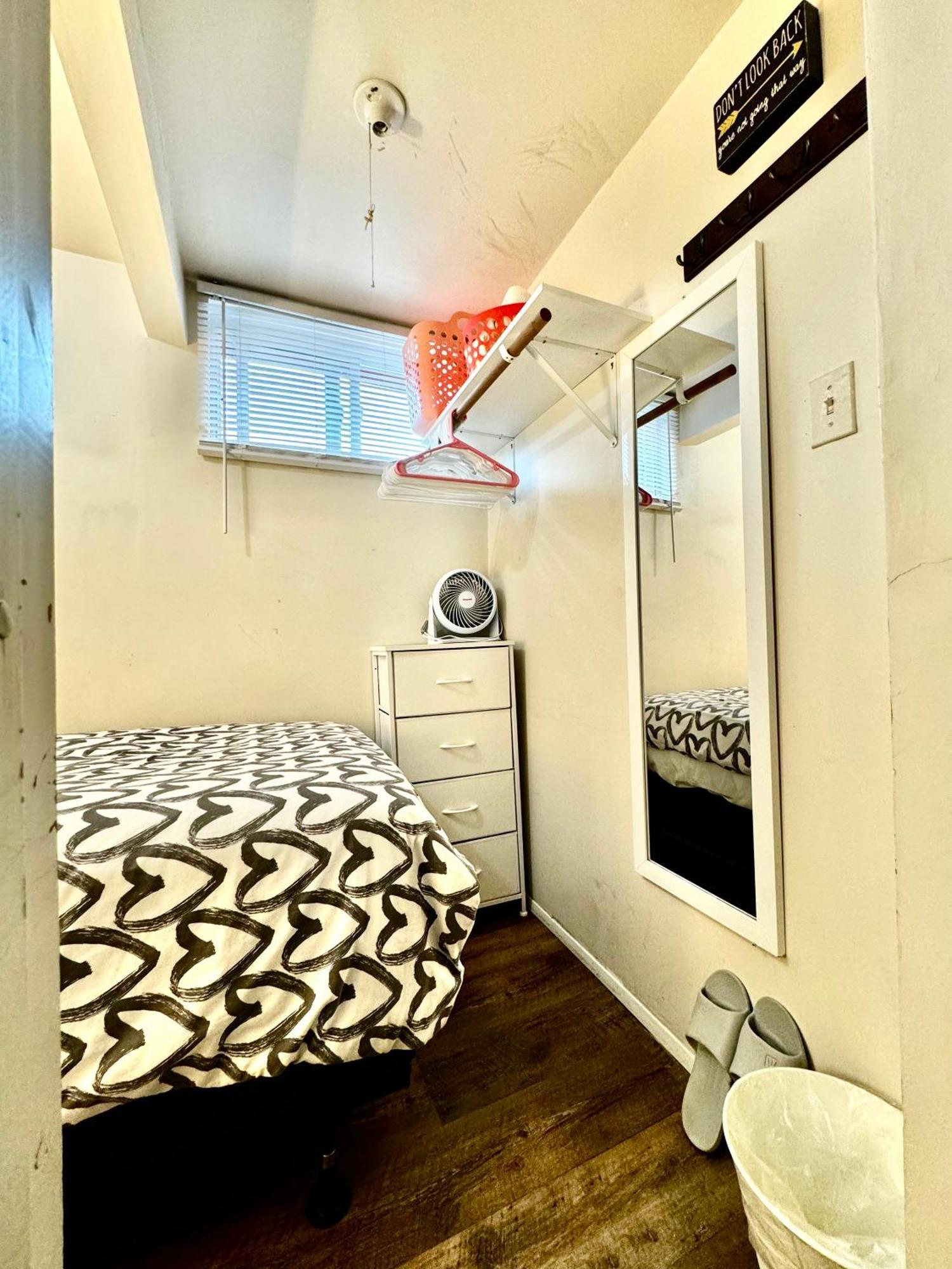 Tiny Private Room On The 1St Floor With Shared Bathroom Near Seatac Airport And Downtown Σιάτλ Εξωτερικό φωτογραφία