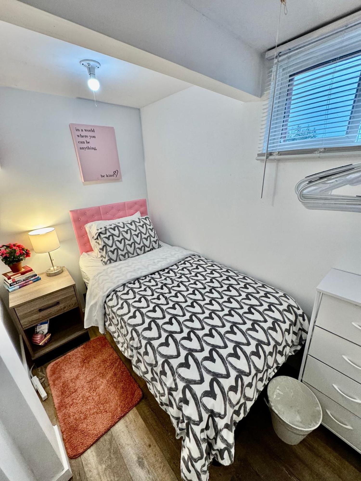 Tiny Private Room On The 1St Floor With Shared Bathroom Near Seatac Airport And Downtown Σιάτλ Εξωτερικό φωτογραφία